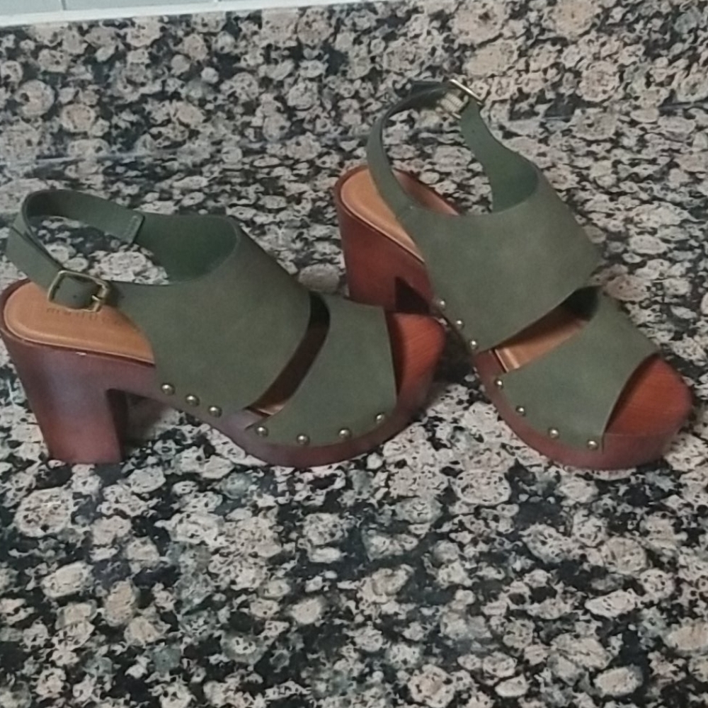 Madden Girl Olive Green Wood Block Heel Sandal 6.5
